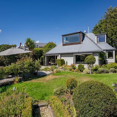 Mountain View Retreat - Wanaka Holiday Home